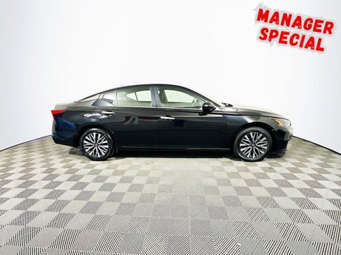 Used 2023 Nissan Altima 2.5 SV image 9