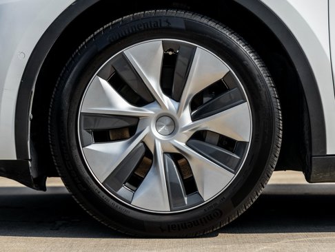 Used 2021 Tesla Model Y Long Range image 11