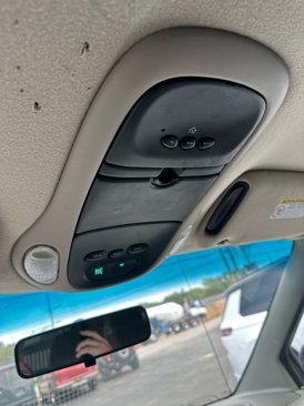 Used 1999 Chrysler Town & Country LX image 16