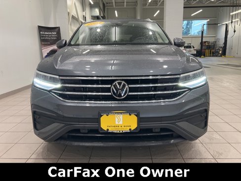 Used 2023 Volkswagen Tiguan SE w/ Panoramic Sunroof Package image 2