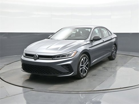 Certified 2025 Volkswagen Jetta Sport image 3