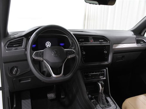 Used 2022 Volkswagen Tiguan SE image 6