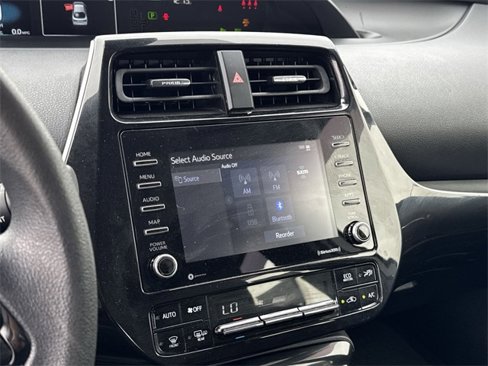 Used 2021 Toyota Prius LE image 17