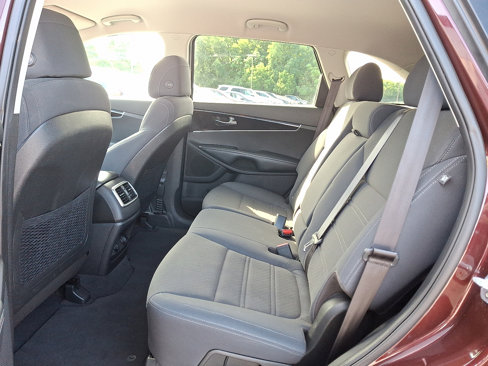 Used 2017 Kia Sorento LX w/ LX V6 Convenience Package image 10