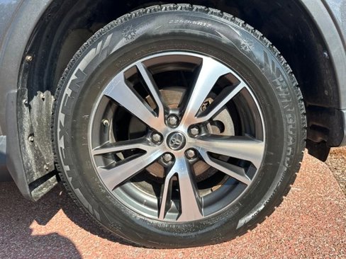 Used 2018 Toyota RAV4 XLE image 31