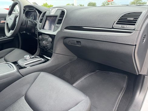 Used 2023 Chrysler 300 Touring w/ Sport Appearance Package image 13