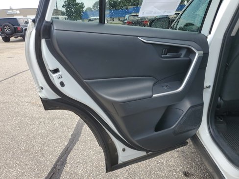 Used 2019 Toyota RAV4 LE image 18