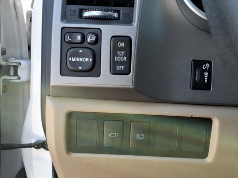 Used 2014 Toyota Sequoia Limited image 28