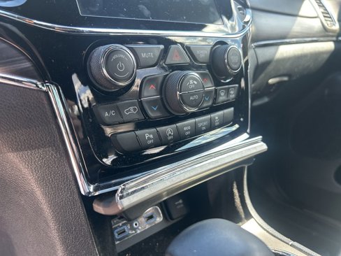 Used 2019 Jeep Grand Cherokee Limited image 10