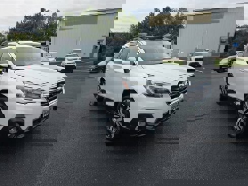 Used 2018 Subaru Outback 2.5i Limited image 3