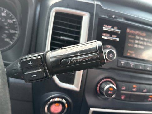 Used 2017 Nissan Titan S image 18