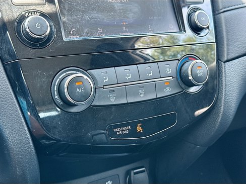 Certified 2020 Nissan Rogue S image 15