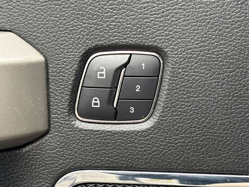 Used 2018 Ford F150 Lariat image 39