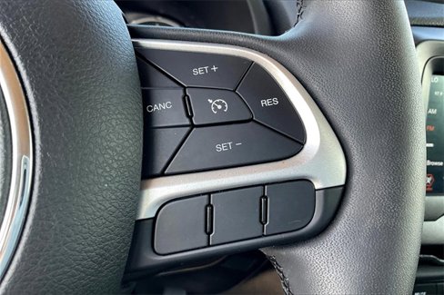 Used 2019 Jeep Renegade Latitude image 19