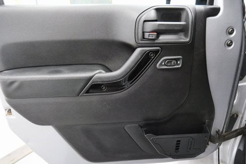 Used 2015 Jeep Wrangler Unlimited Sahara image 12