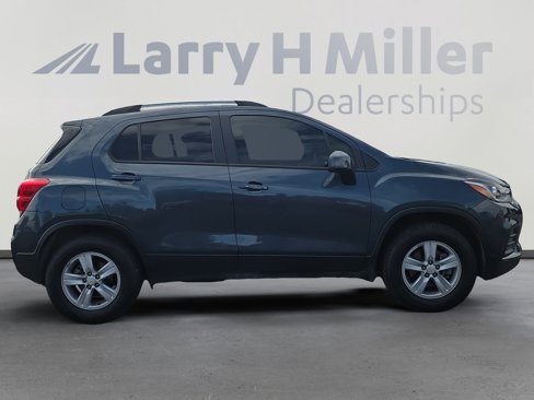 Used 2022 Chevrolet Trax LT w/ LT Convenience Package image 6