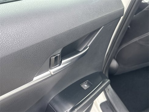Used 2020 Toyota Camry LE image 12