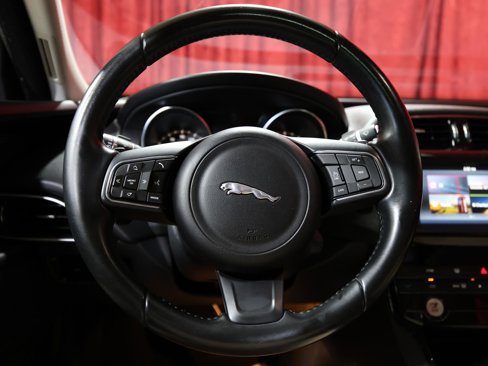 Used 2017 Jaguar XE Premium image 16