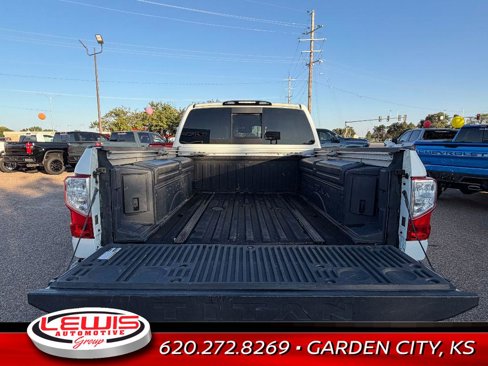 Used 2019 Nissan Titan PRO-4X w/ Pro-4x Convenience Package image 16