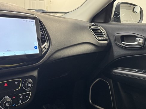 Used 2019 Jeep Compass Altitude image 27
