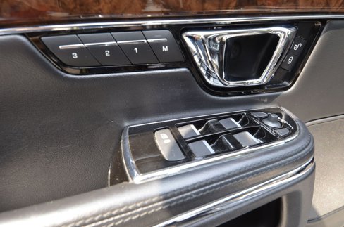 Used 2016 Jaguar XJ R-Sport image 25