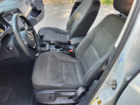 Used 2019 Volkswagen Golf S image 9