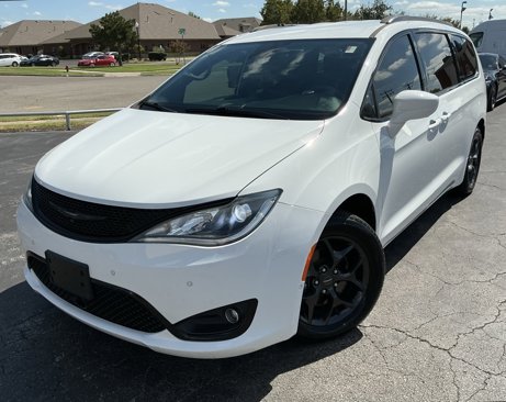 Used 2019 Chrysler Pacifica Touring-L Plus w/ Advanced Safetytec Group image 3