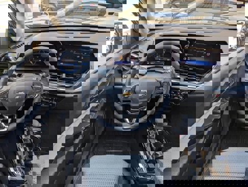 New 2025 Chevrolet Trax LT w/ LT Convenience Package image 3