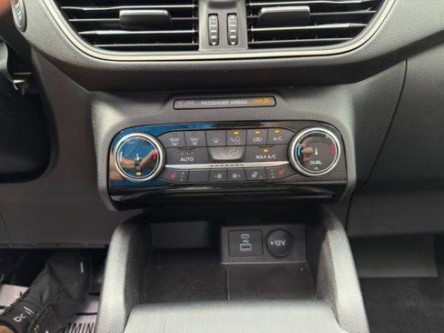 Used 2022 Ford Escape SE w/ Cold Weather Package image 28