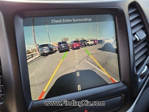 Used 2018 Jeep Cherokee Latitude Plus image 26