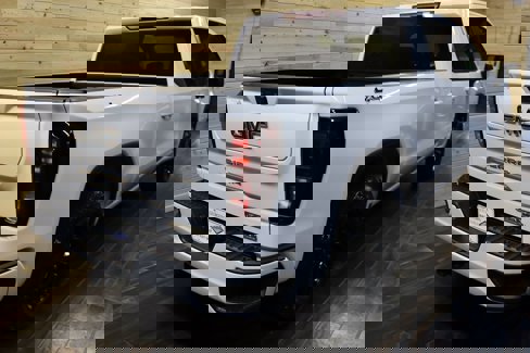 Used 2024 GMC Sierra 1500 Elevation image 3