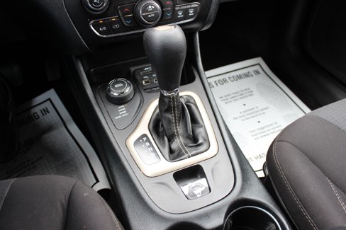 Used 2016 Jeep Cherokee Latitude w/ Comfort/Convenience Group image 25