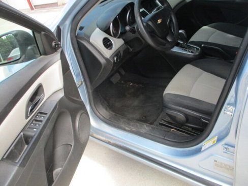 Used 2011 Chevrolet Cruze LS image 23
