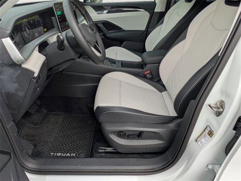 New 2025 Volkswagen Tiguan SE image 11