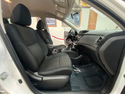 Used 2018 Nissan Rogue SV image 13