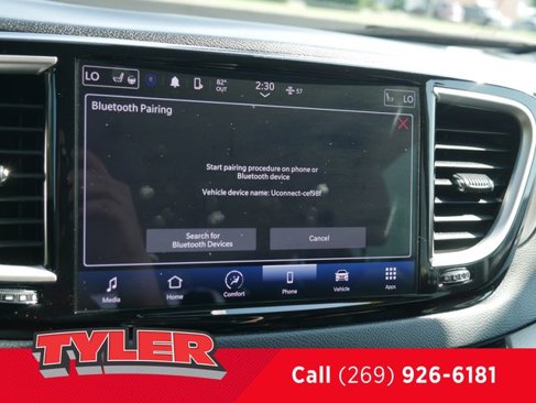 Used 2023 Chrysler Pacifica Touring-L image 54
