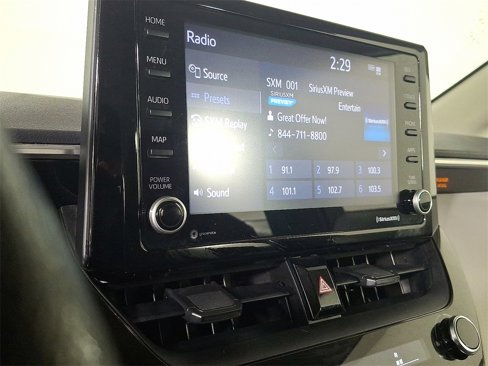 Used 2022 Toyota Corolla LE image 3