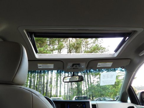 Used 2015 Toyota Sienna XLE image 35