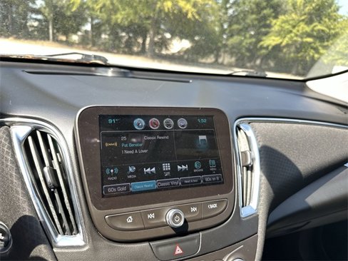 Used 2016 Chevrolet Malibu LT image 16
