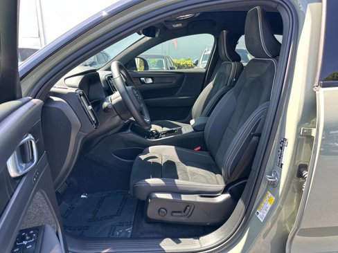 Certified 2022 Volvo C40 P8 Recharge Ultimate image 17