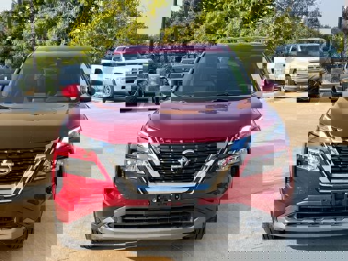 Used 2023 Nissan Rogue SV image 2