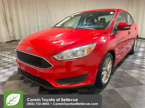 Used 2017 Ford Focus SE w/ Cold Weather Package image 4