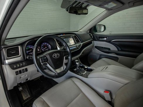Used 2016 Toyota Highlander Limited image 18