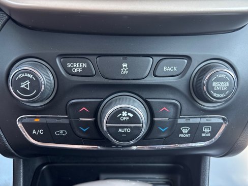 Used 2014 Jeep Cherokee Limited image 39