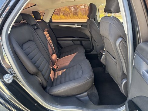 Used 2015 Ford Fusion SE image 22