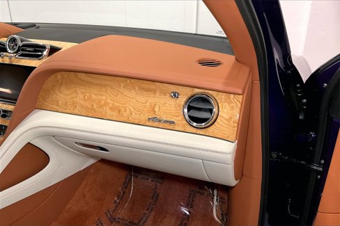 Used 2024 Bentley Bentayga image 13