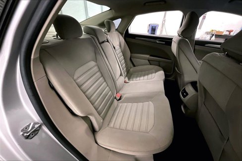 Used 2017 Ford Fusion SE w/ Fusion SE Technology Package image 27