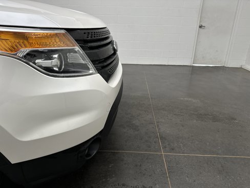Used 2015 Ford Explorer XLT w/ Equipment Group 202A image 2