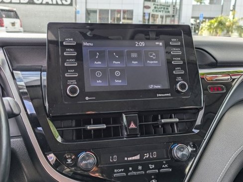 Used 2022 Toyota Camry SE image 19
