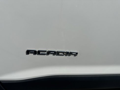 Used 2018 GMC Acadia SLT image 9